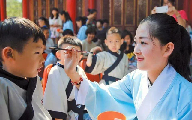 The Origin and Customs of the Dragon Boat Festival