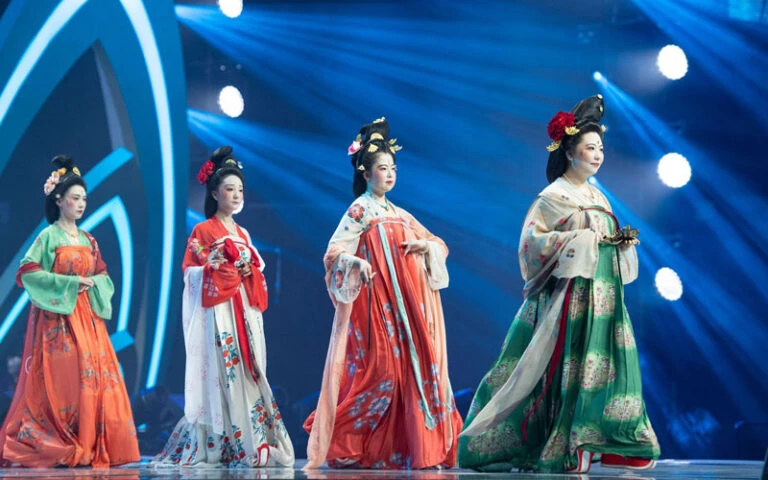 Wearing Hanfu and Meet the Rise of China-Chic