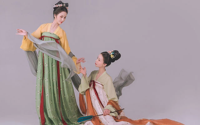 What Clothes Did China's People Wear in the Last Century