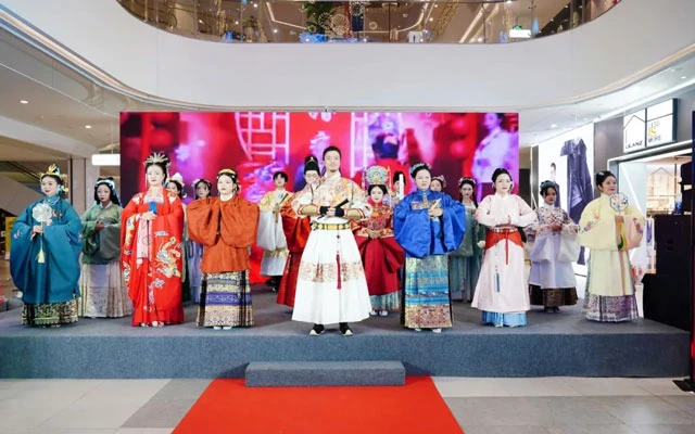 All You Want to Know About Hanfu & Tongpao Is Here