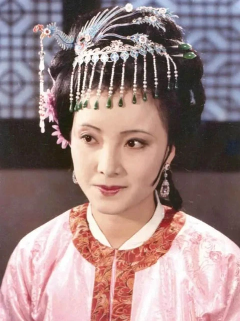The Hanfu Aesthetics in the Dream of the Red Chamber (1987)