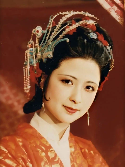 The Hanfu Aesthetics in the Dream of the Red Chamber (1987)