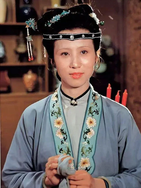 The Hanfu Aesthetics in the Dream of the Red Chamber (1987)