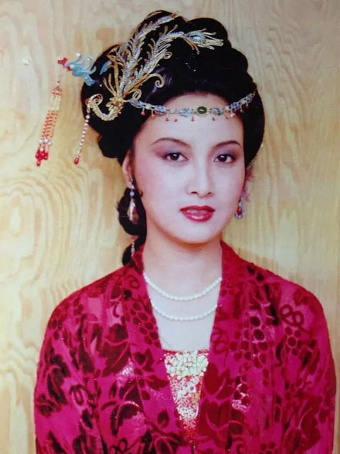 The Hanfu Aesthetics in the Dream of the Red Chamber (1987)