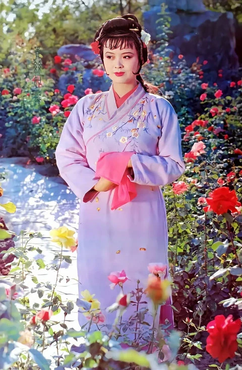 The Hanfu Aesthetics in the Dream of the Red Chamber (1987)
