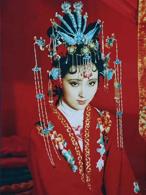 The Hanfu Aesthetics in the Dream of the Red Chamber (1987)