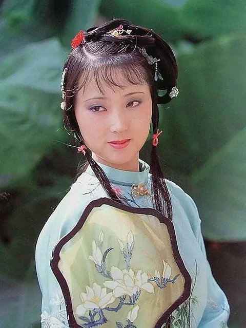 The Hanfu Aesthetics in the Dream of the Red Chamber (1987)