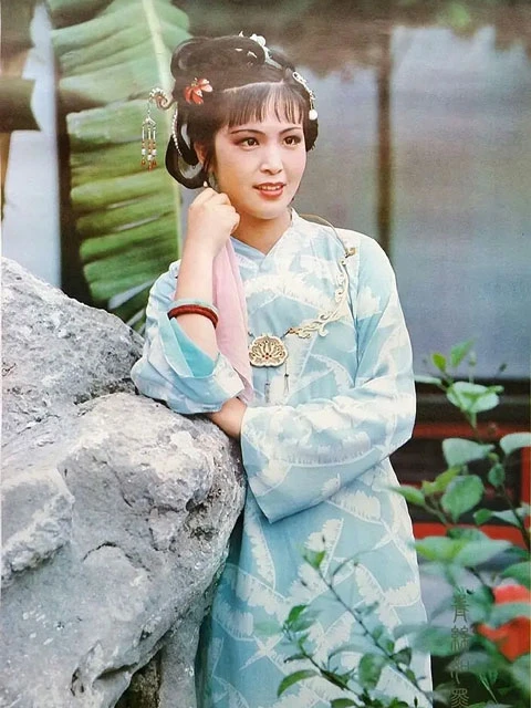 The Hanfu Aesthetics in the Dream of the Red Chamber (1987)