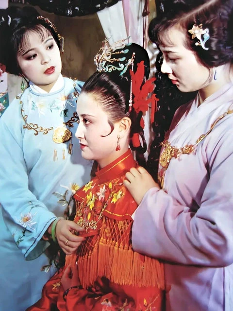 The Hanfu Aesthetics in the Dream of the Red Chamber (1987)