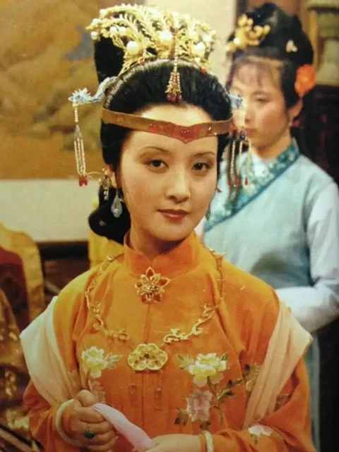 The Hanfu Aesthetics in the Dream of the Red Chamber (1987)