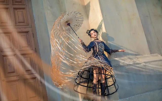 Hanfu in 2077? Post-95 Girl Made Cyberpunk Style Chinese Clothes