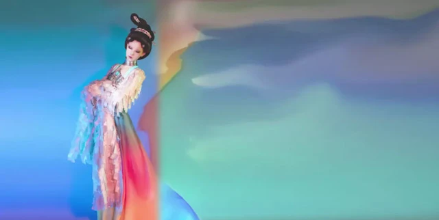 Hanfu in 2077? Post-95 Girl Made Cyberpunk Style Chinese Clothes
