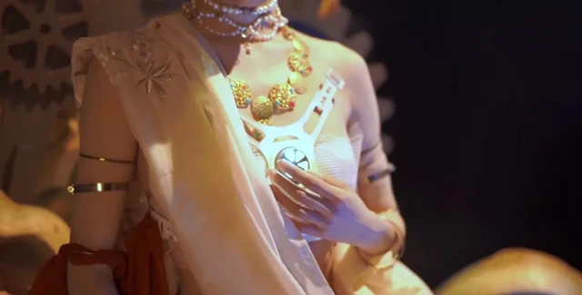 Hanfu in 2077? Post-95 Girl Made Cyberpunk Style Chinese Clothes