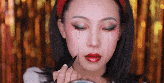 Hanfu in 2077? Post-95 Girl Made Cyberpunk Style Chinese Clothes