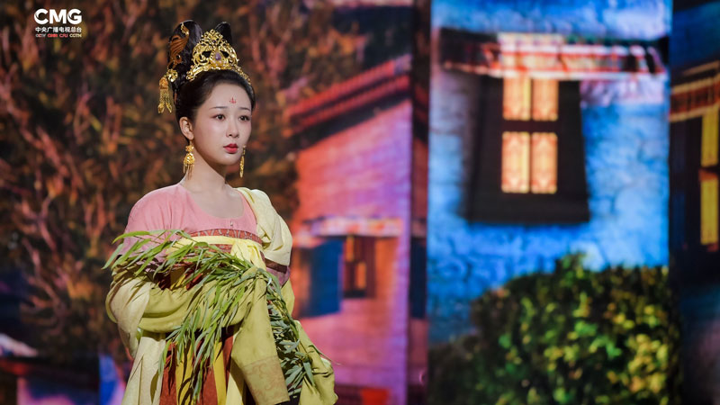 The Most Classic Tang Dynasty Hanfu Look - in the National Treasure