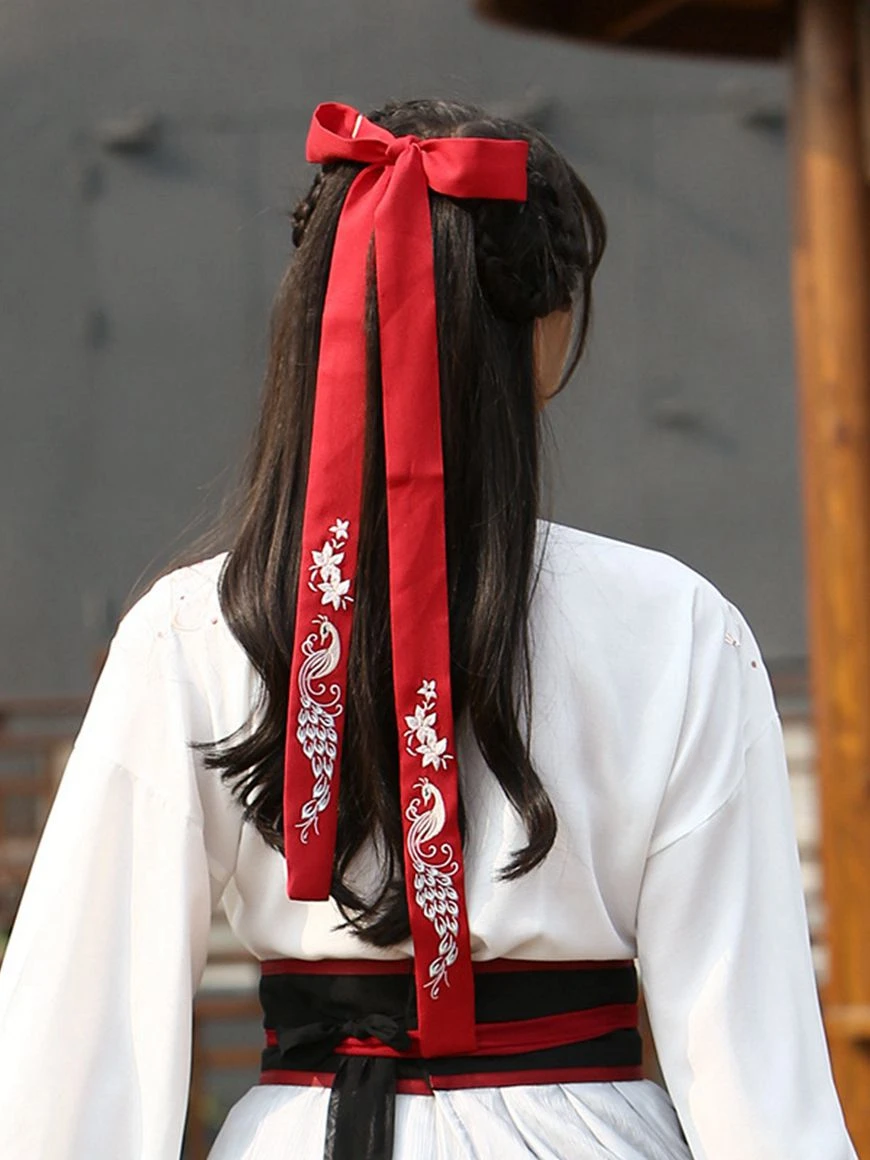 How to Bring Elements of Hanfu into Daily Wear