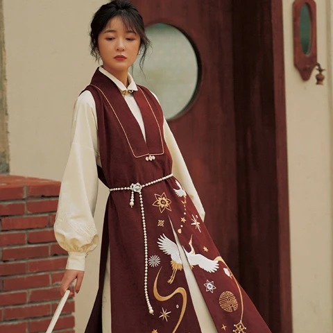 How to Bring Elements of Hanfu into Daily Wear