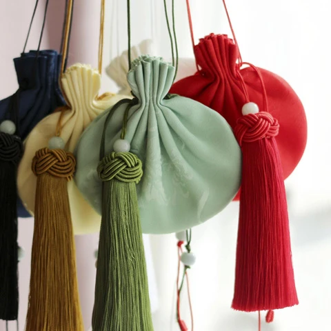 How to Bring Elements of Hanfu into Daily Wear