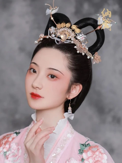How to Bring Elements of Hanfu into Daily Wear