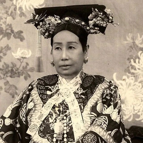 What Is the Name of the White Scarf in the Palace Drama - Ling Jin