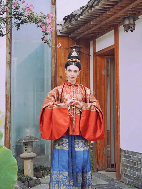 Can Foreigners Wear Hanfu? 3 Non-Chinese Ladies’ Experience Tells You the Answer