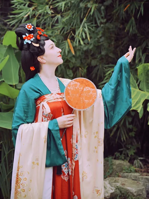 Can Foreigners Wear Hanfu? 3 Non-Chinese Ladies’ Experience Tells You the Answer