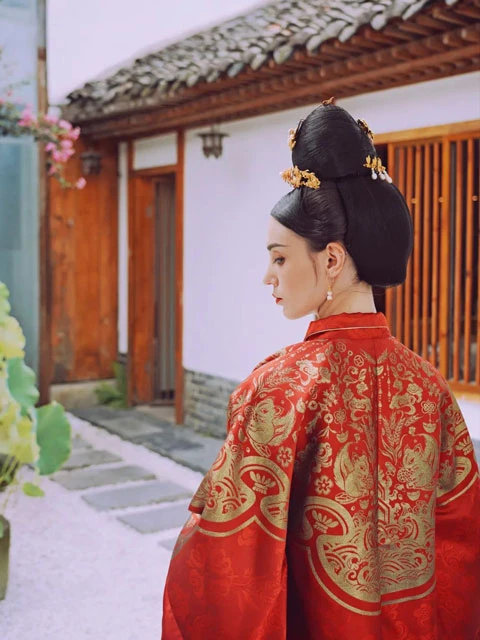 Can Foreigners Wear Hanfu? 3 Non-Chinese Ladies’ Experience Tells You the Answer