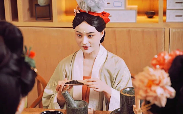 Can Foreigners Wear Hanfu? 3 Non-Chinese Ladies’ Experience Tells You the Answer