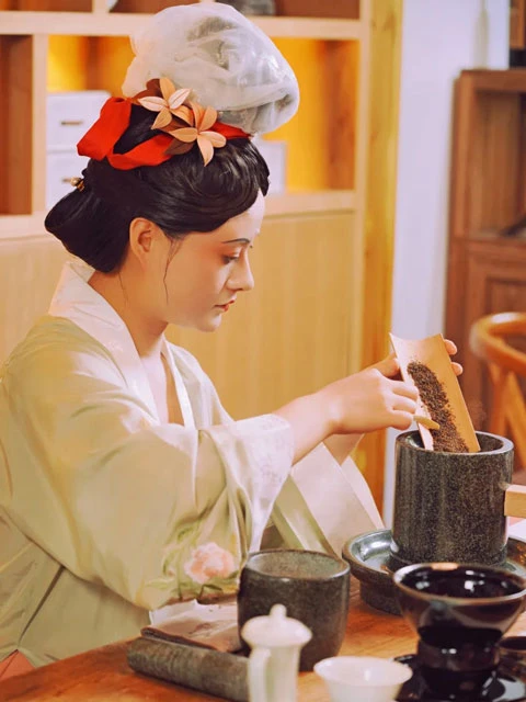Can Foreigners Wear Hanfu? 3 Non-Chinese Ladies’ Experience Tells You the Answer