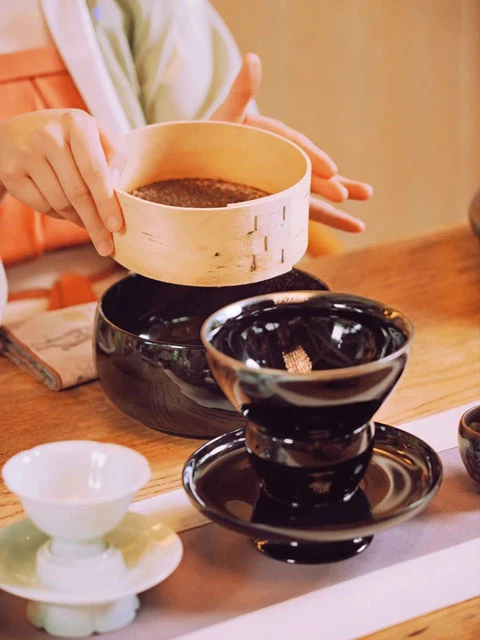 Can Foreigners Wear Hanfu? 3 Non-Chinese Ladies’ Experience Tells You the Answer