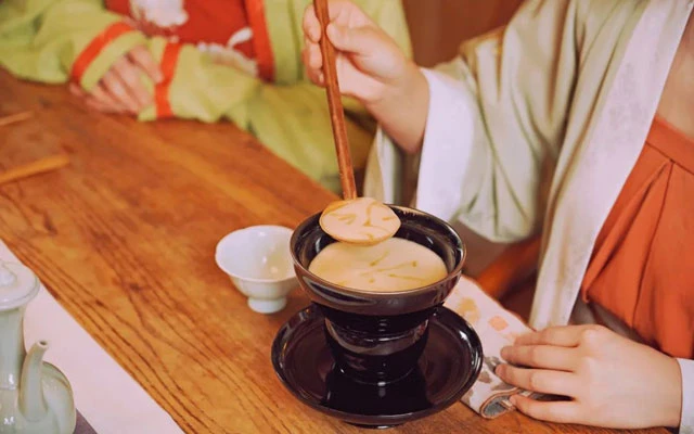 Can Foreigners Wear Hanfu? 3 Non-Chinese Ladies’ Experience Tells You the Answer