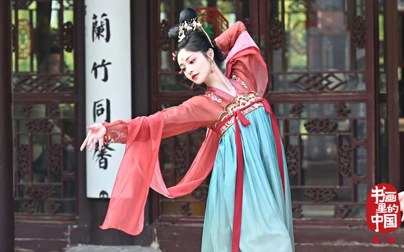 New Trend of Celebrities’ Traditional Costume Styling