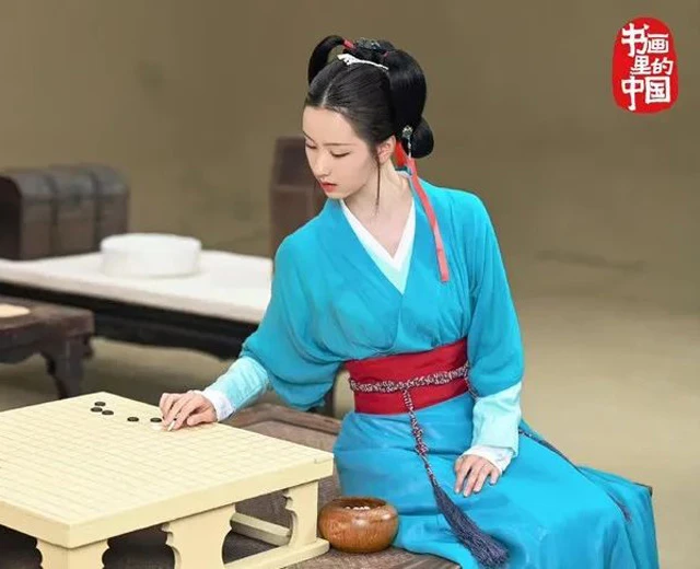 New Trend of Celebrities’ Traditional Costume Styling