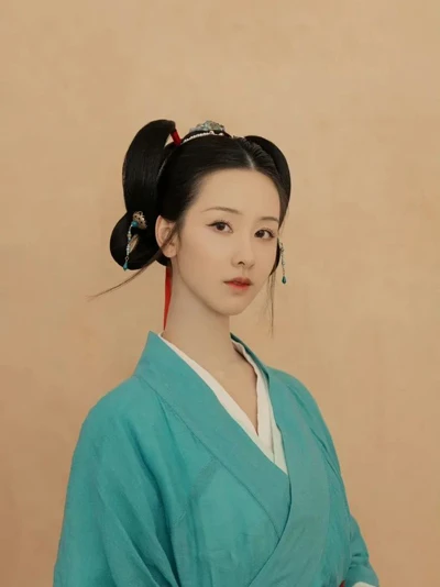 New Trend of Celebrities’ Traditional Costume Styling