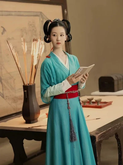 New Trend of Celebrities’ Traditional Costume Styling