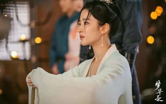 New Trend of Celebrities’ Traditional Costume Styling