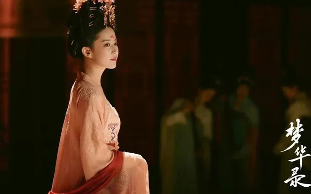 New Trend of Celebrities’ Traditional Costume Styling