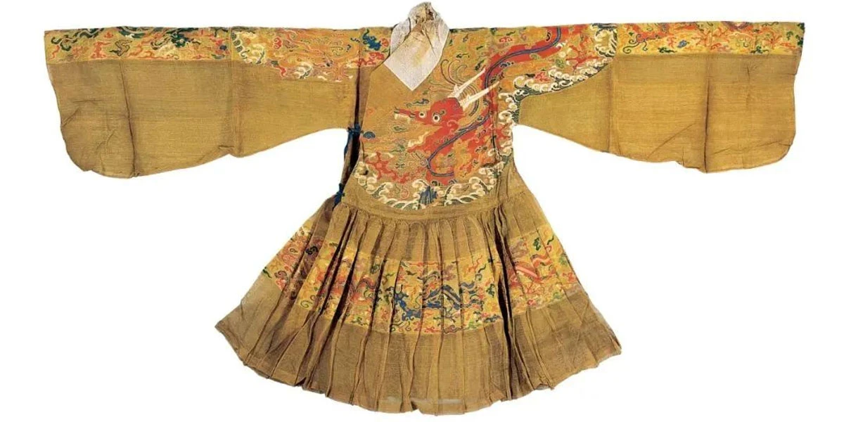The Elegance of Chinese Costume