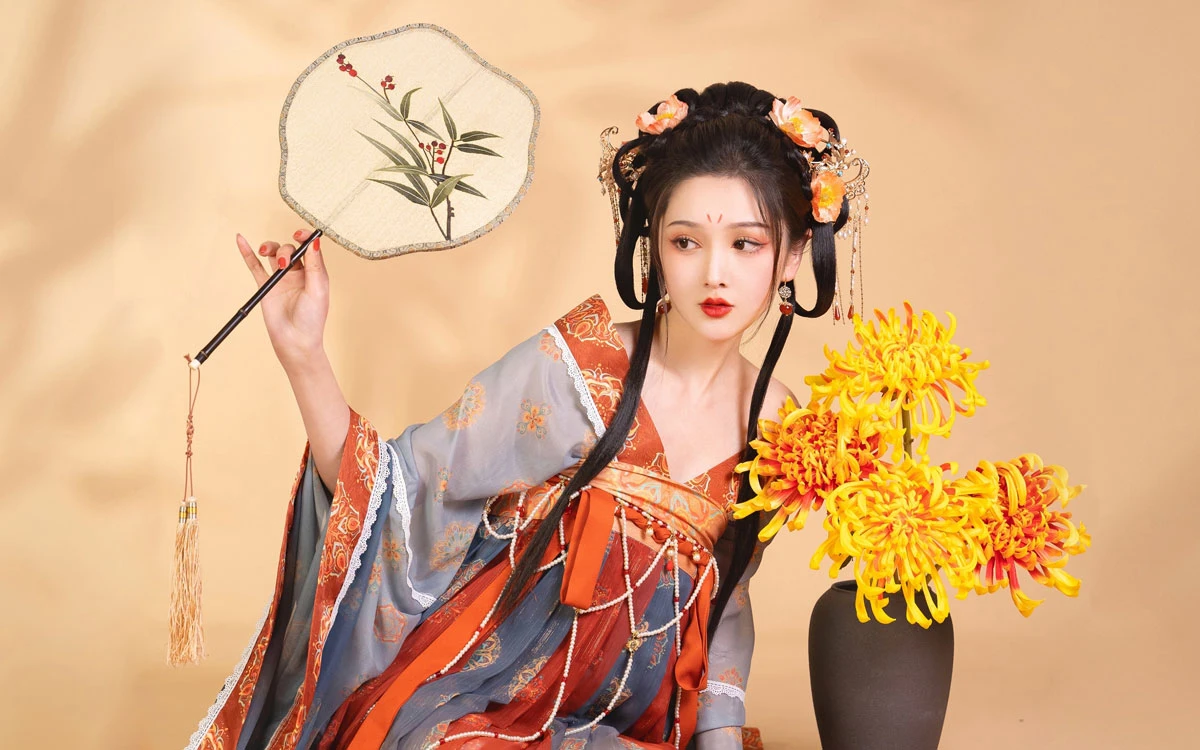 2 New Hanfu-Related Professions Become Popular