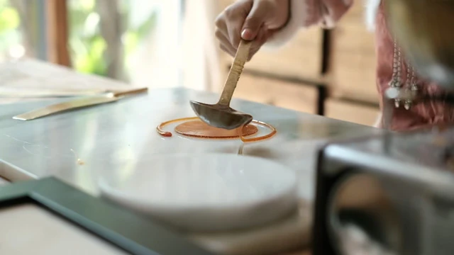 Jiang Xun Qian - Talented Girl That Focuses on the Traditional Cuisine and Crafts