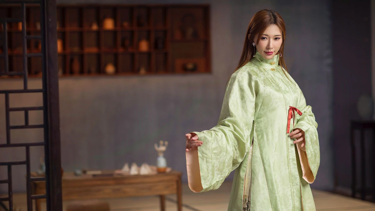 The Great Hanfu Craftsman Zhong Yi - Founder of Ming Hua Tang