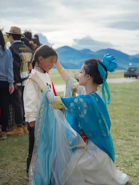 Top Popular Chinese Style Dress Culture Promoters
