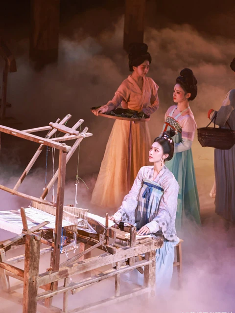 The Mews - Unmissable Hanfu Variety Show that You Should Stream Right Now