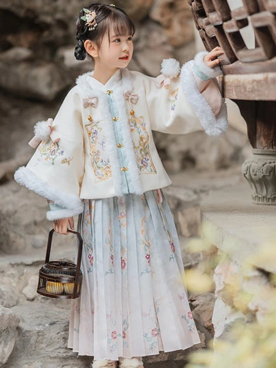Hanfu Outfit Guide for the Lunar Year of the Rabbit