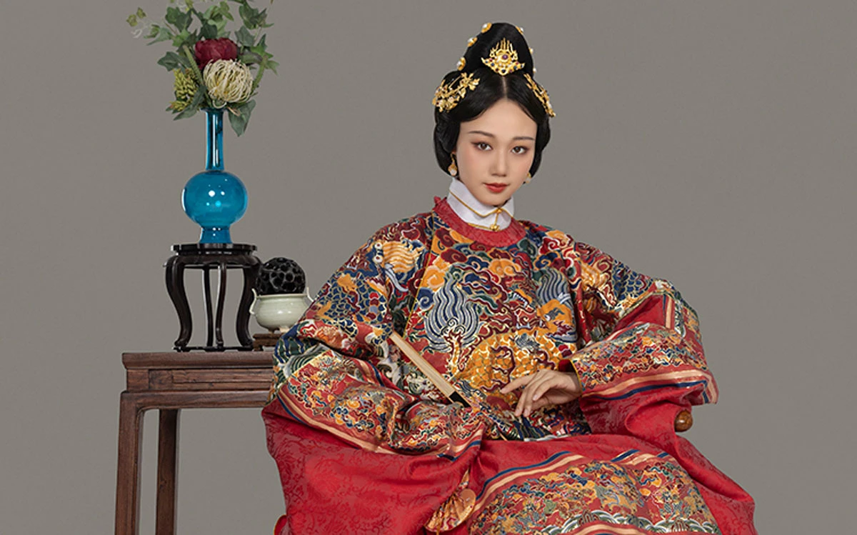 Classic Hanfu Ornaments in Ming Dynasty Auspicious Costume