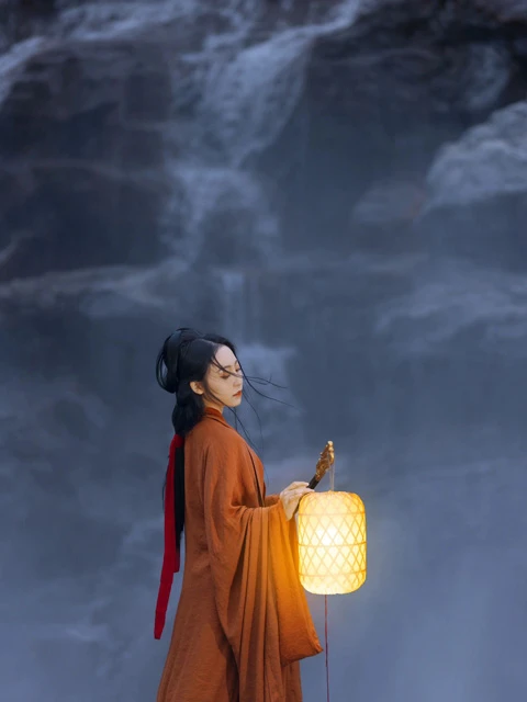 Exploring the History and Art of Chinese Lanterns
