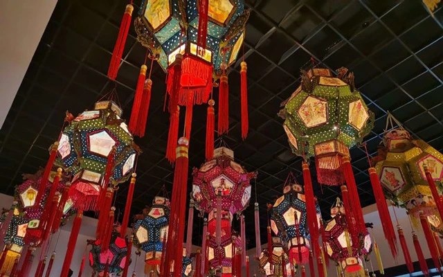 Exploring the History and Art of Chinese Lanterns
