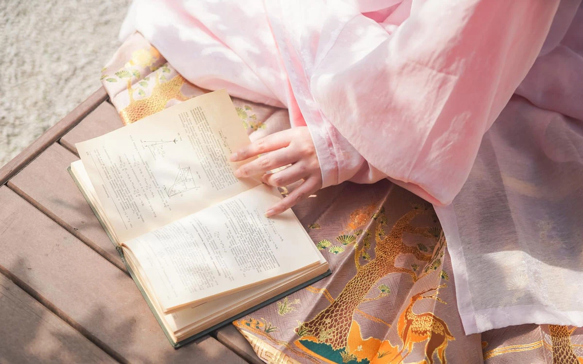 New Gestures of Hanfu Dissemination