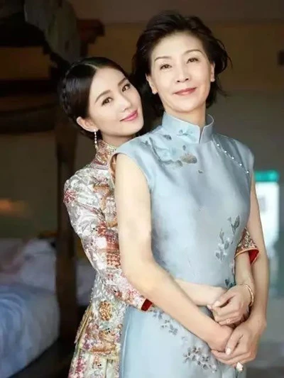 The Art of Cheongsam Collar: An Exploration of the Different Styles and Their Feature