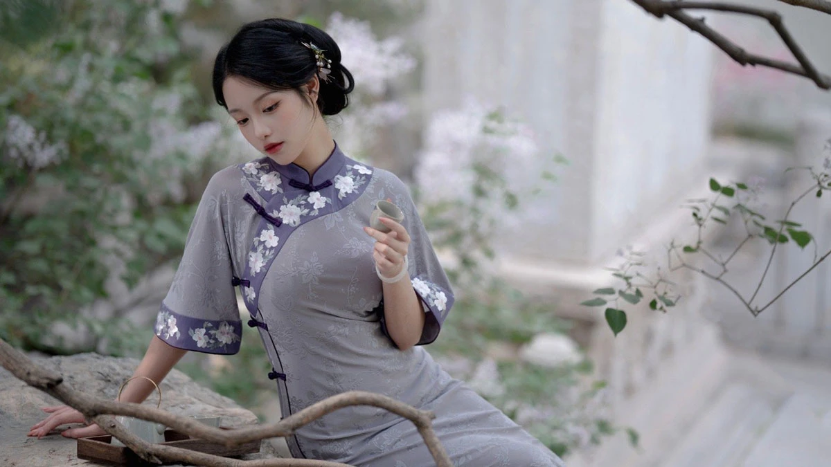 Tracing the Fascinating History of Cheongsam: From Qing Dynasty to Modern